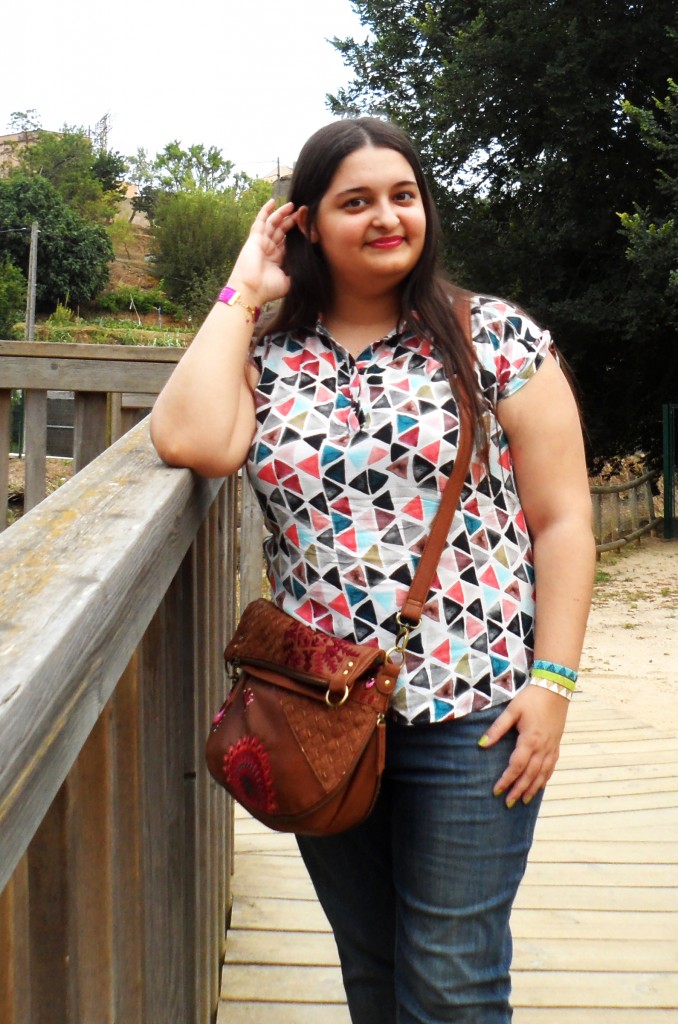 camiseta triangulos colorida 3