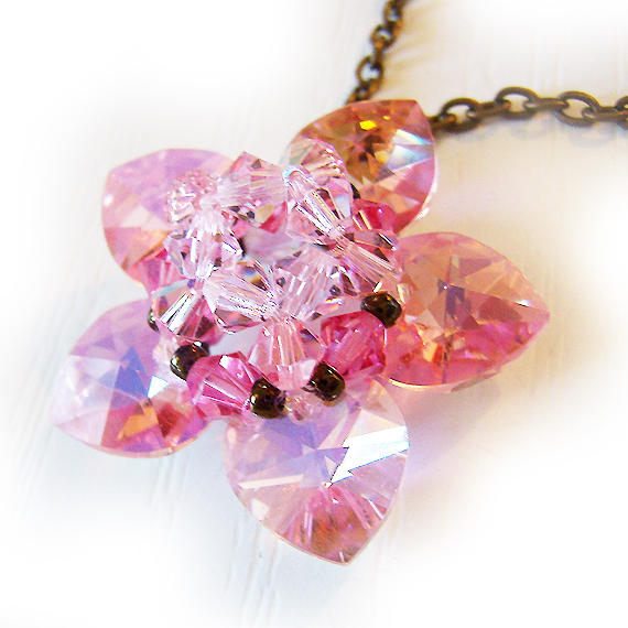 collar colgante nenufar corazones swarovski