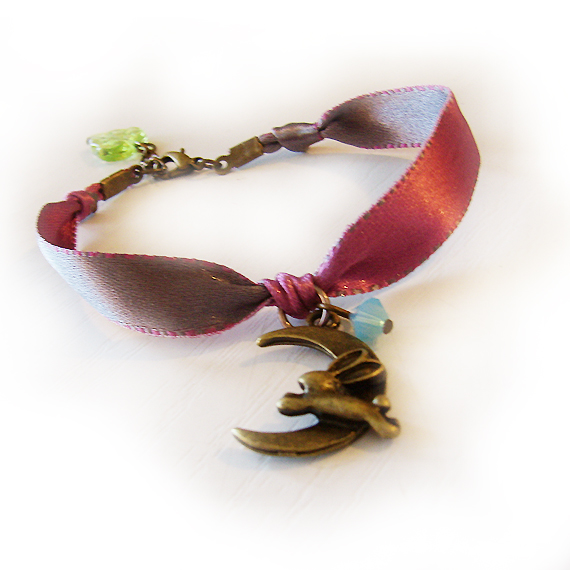 pulsera cinta luna y conejo