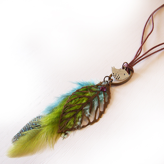 collar plumas