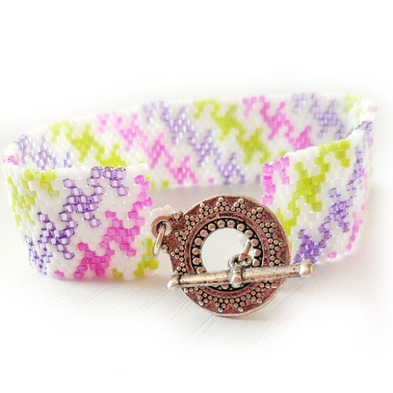 Houndstooth Wide Glass Beads Bracelet in Pink Purple Green and White