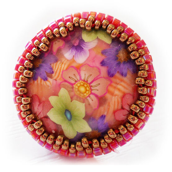 Anillo Cabuchon Flores Fimo y Bolitas Rojo