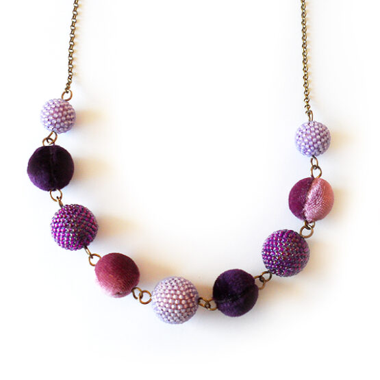 Collar Primavera con Bolas de Abalorios y Terciopelo