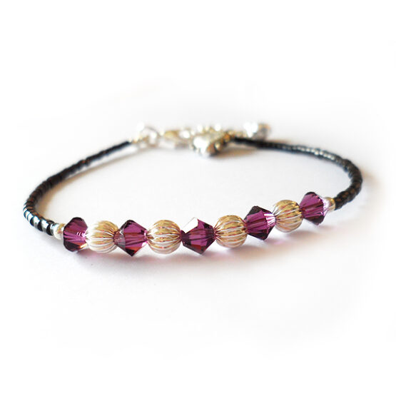 Pulsera Cristalitos Swarovski Amatista y bolitas negras
