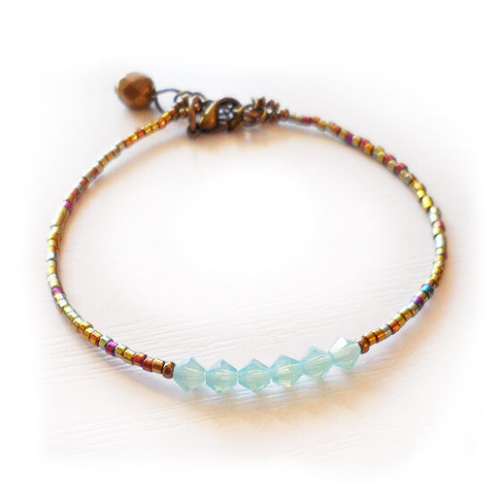 Pulsera con Cristales de Swarovski dorado y azul opalo