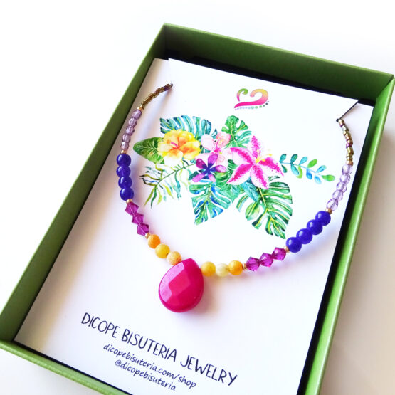 Collar Gota Agata Fucsia y cristalitos swarovski