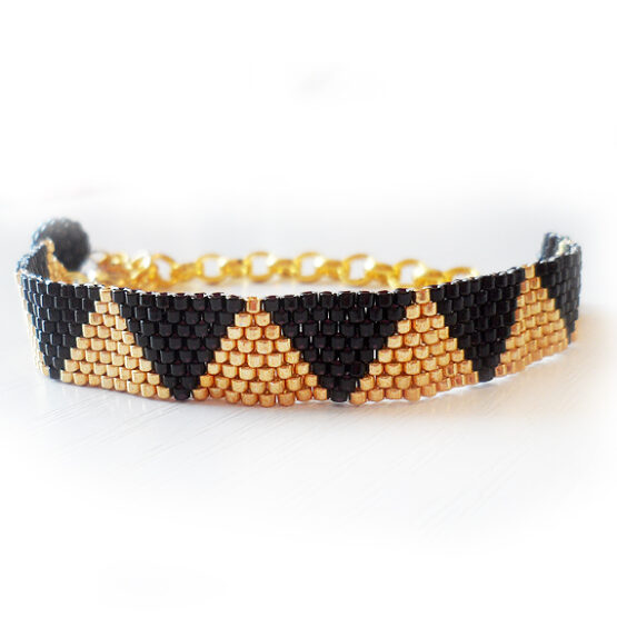 Pulsera Melissa – Pulsera Triangulos Dorado y Negro